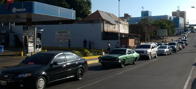 Cuatro días de colas por gasolina