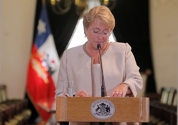 Foto: Bachelet se refirió hoy por primera vez a la polémica que involucra a su hijo Sebastián Dávalos / emol.com