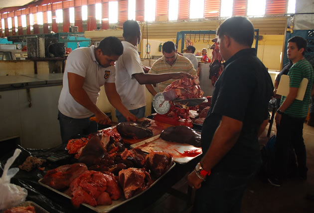 Consumidores buscan sustituir el pollo y la carne por otro sustento