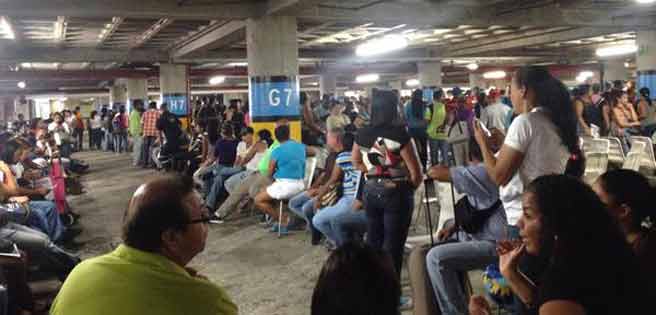 Colas del Bicentenario ahora se hacen en el sótano (Fotos)