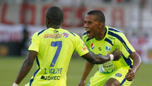 Valoyes and Jimenez of Venezuela's Mineros de Guayana celebrate their team's goal against Argentina's Huracan during their Copa Libertadores match in Buenos Aires