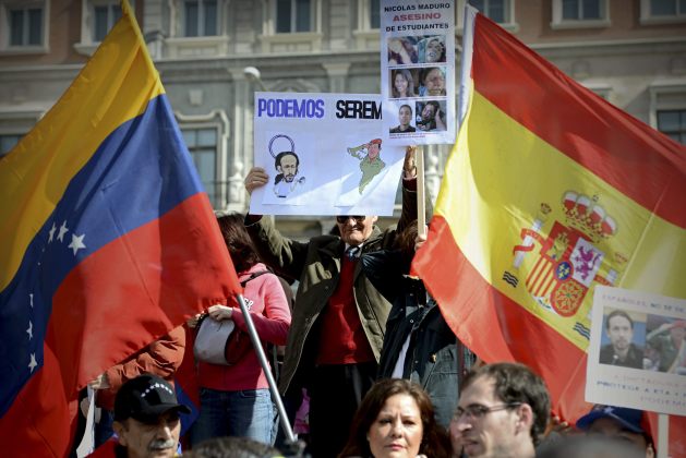 CIENTOS DE PERSONAS SE MANIFIESTAN CONTRA PODEMOS Y EL CHAVISMO EN MADRID