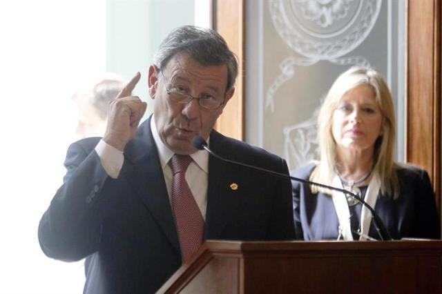 Foto: Rodolfo Nin Novoa, nuevo ministro de Relaciones Exteriores de Uruguay, participa hoy, lunes 2 de marzo de 2015, durante la ceremonia de posesión en el cargo en la sede del Ministerio en Montevideo, Uruguay / EFE