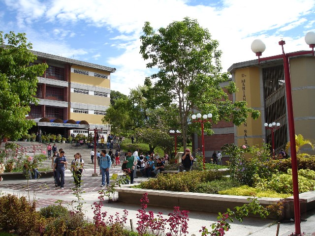 Colectivos dispararon y amenazaron a estudiantes en la ULA Mérida