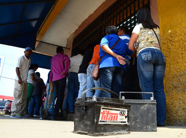 Cupos para comprar baterías cuestan hasta dos mil 500 bolívares