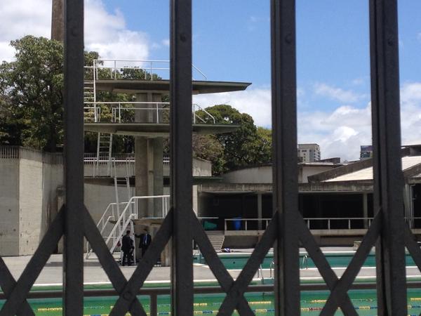 Hallan cadáver en la piscina de la UCV