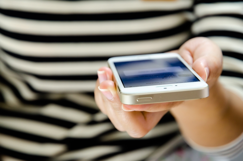 Niña intenta envenenar a su madre por quitarle el iPhone