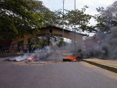 Paso restringido en el Arco de la UC por manifestación