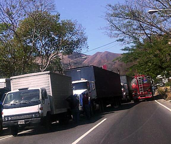 Cerrada la carretera panamericana por protestas