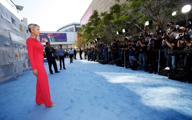 Scarlett Johansson arrives at the 2015 MTV Movie Awards in ...