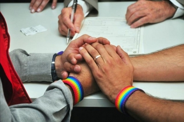 Homosexuales celebran bodas simbólicas en Perú para que legalicen unión civil