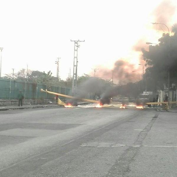 Protestan en La Isabelica por bote de aguas servidas