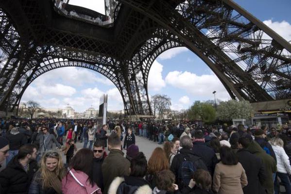 La Torre Eiffel reabre sus instalaciones tras siete horas de protesta