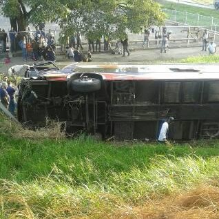 Colisión múltiple en La Encrucijada (Foto)