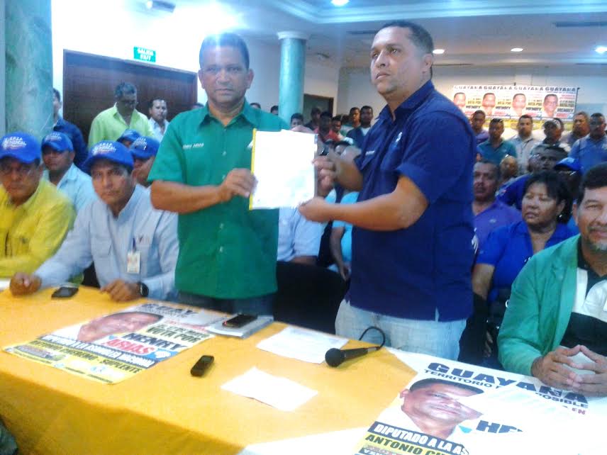 Henry Arias recibió propuestas de los  trabajadores para la AN