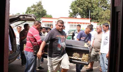 Jesbeliz, la niña que dio la vida por su padre fue enterrada con medalla y diploma