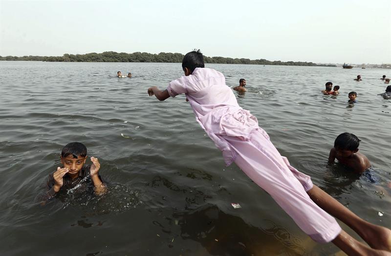 Más de 200 muertos deja ola de calor en Pakistán