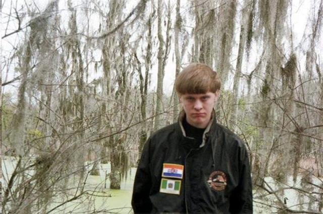 Fotografía sin fechar facilitada por el gobierno de Carolina del Sur hoy 18 de junio de 2015 que muestra a Dylann Roof, de 21 años sospechoso del tiroteo de Charleston, Carolina del Sur, Estados Unidos. Las autoridades de Carolina del Sur, en el sur de EEUU, identificaron hoy a Dylann Roof, de 21 años y raza blanca, como el sospechoso de matar a tiros a nueve personas ayer miércoles en una iglesia metodista de la comunidad negra de la ciudad de Charleston. EFE