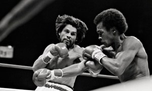 Sugar Ray Leonard Hits Robert Duran in Fight