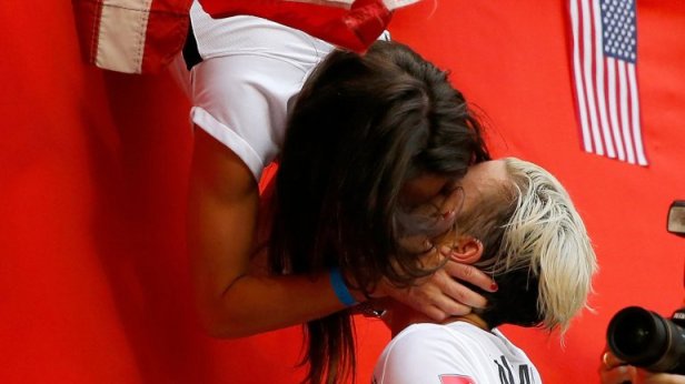 Abby Wambach-beso 1