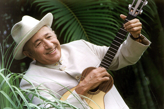 Foto: En la foto: Simón Díaz también conocido por su apodo de El Tío Simón, fue un cantante, músico, compositor, poeta, humorista, caricaturista y empresario venezolano. Díaz falleció en 2014. / BuzzFeed