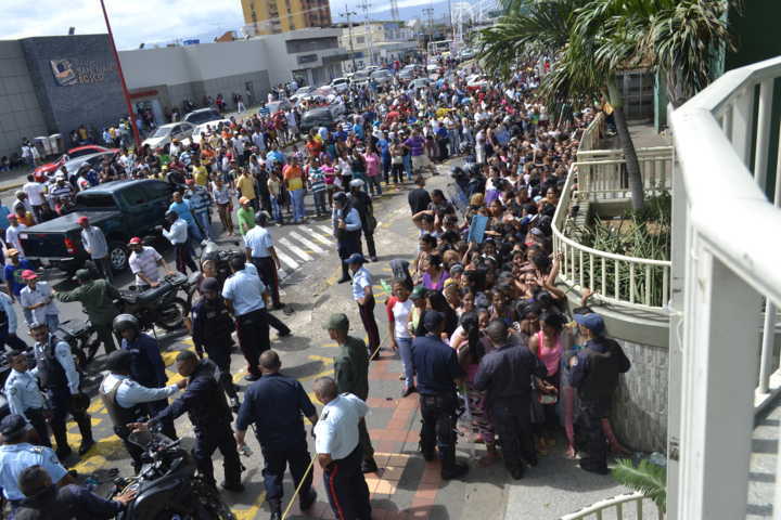 Colapsó Coro por venta de pañales (Fotos)