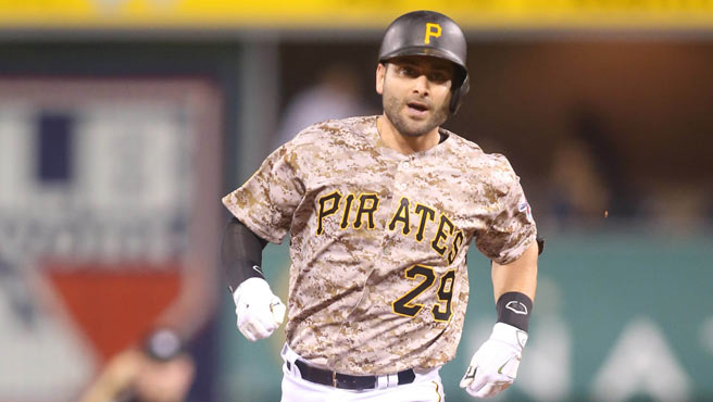 Francisco Cervelli voló la cerca en triunfo de Piratas sobre Nacionales