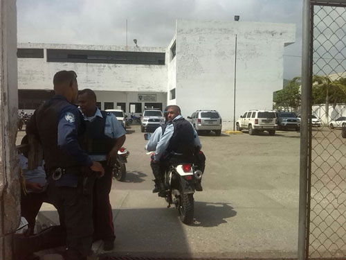 Lanzan dos granadas en comando de PoliCarabobo en Puerto Cabello