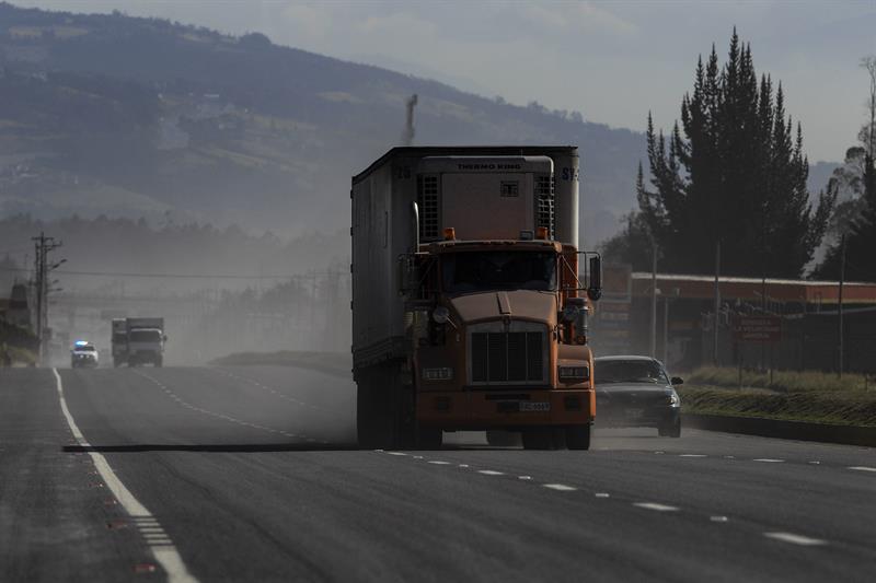 Ecuador en alerta tras fuerte expulsión de ceniza de volcán Cotopaxi