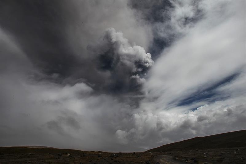 Rafael Correa decreta estado excepción por volcán Cotopaxi