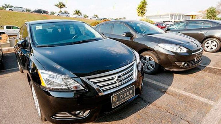 Senadores brasileños renuevan sus autos en plena crisis