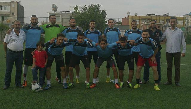 Equipo de fútbol de Osama ABdul Mohsen, refugiado sirio. El Mundo de España