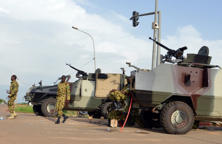 Golpistas liberan a primer ministro interino de Burkina Faso