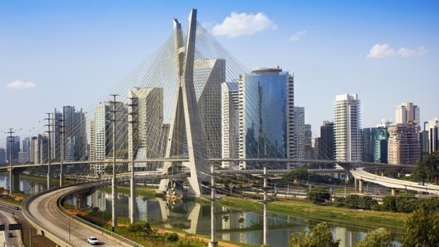 São_Paulo_Brasil-CC-YB-SA-wikipedia