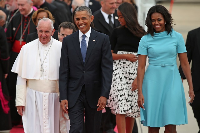 JOINT BASE ANDREWS, MD - SEPTEMBER 22: Pope Francis is escorted by U.S. President Barack Obama, first Lady Michelle Obama and their daughters after arriving from Cuba September 22, 2015 at Joint Base Andrews, Maryland. Francis will be visiting Washington, New York City and Philadelphia during his first trip to the United States as pope.   Chip Somodevilla/Getty Images/AFP