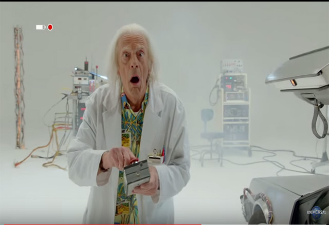 Doc Brown regresa en un tráiler por el 30 aniversario de “Volver al futuro” (Video)