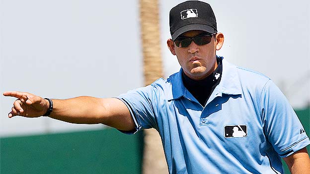 El umpire venezolano Manuel González trabajará en los playoffs de Grandes Ligas