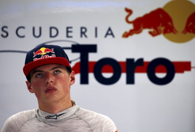 Ferrari y Mercedes se disputan al piloto Max Verstappen