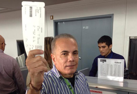 Así se preparó Rosales para abordar el vuelo hacia Maracaibo (Foto)