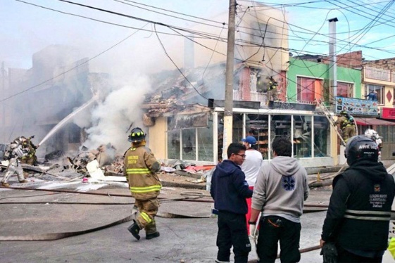 Cayó avioneta en barrio de Bogotá: cinco muertos y seis heridos