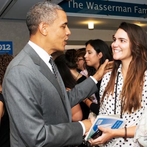 Foto: Valentina Pereda y Barack Obama / latinogiant.com