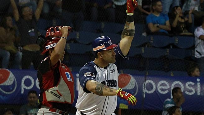 La Guaira le propinó una paliza a Aragua en el Estadio Universitario