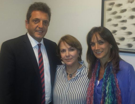 Mitzy de Ledezma junto a Sergio Massa y su esposa