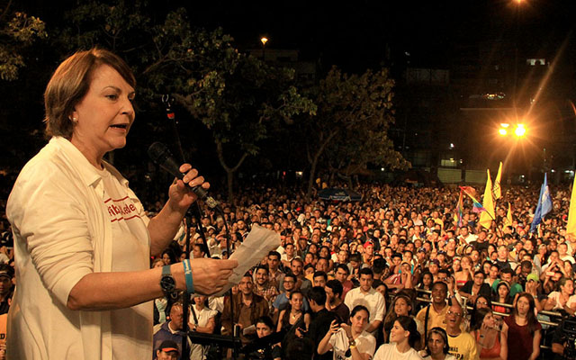 Mitzy en cierre de campaña