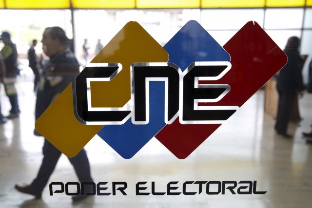 La sede del Consejo Nacional Electoral en Caracas, dic 2, 2015. Los venezolanos votarán el domingo para renovar su parlamento, en unas elecciones donde por primera vez la oposición llega como favorita para destronar el control que ha tenido el oficialismo durante 16 años en la Asamblea Nacional.  REUTERS/Carlos Garcia Rawlins