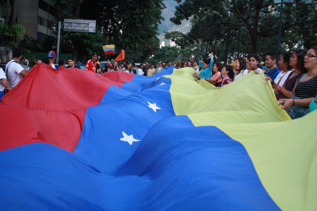 Así festejó la sociedad civil este #7D la victoria de la Unidad (Video + Fotos)