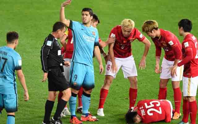 ¡Auch, eso dolió! La escalofriante lesión de un jugador en pleno partido (VIDEO)