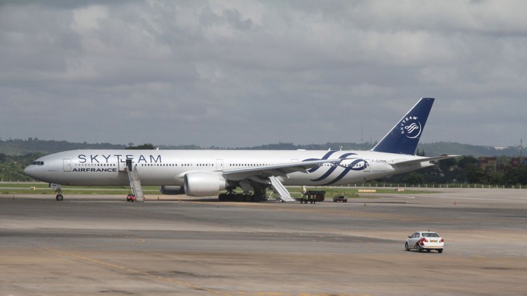 Aterriza de emergencia avión de Air France tras alerta de bomba