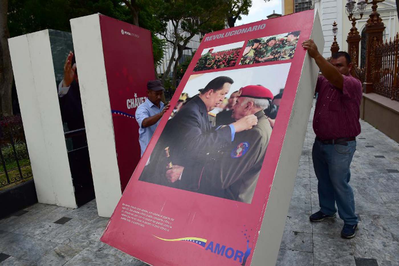 Gigantografías de Chávez serán colocadas en la plaza Bolívar y en todos los postes de Caracas