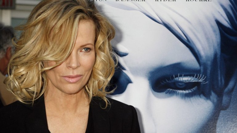 Kim Basinger, de niña maltratada por su padre a mito erótico que enloqueció a medio planeta